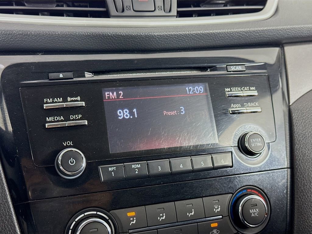 Used 2016 Nissan Rogue S image 33