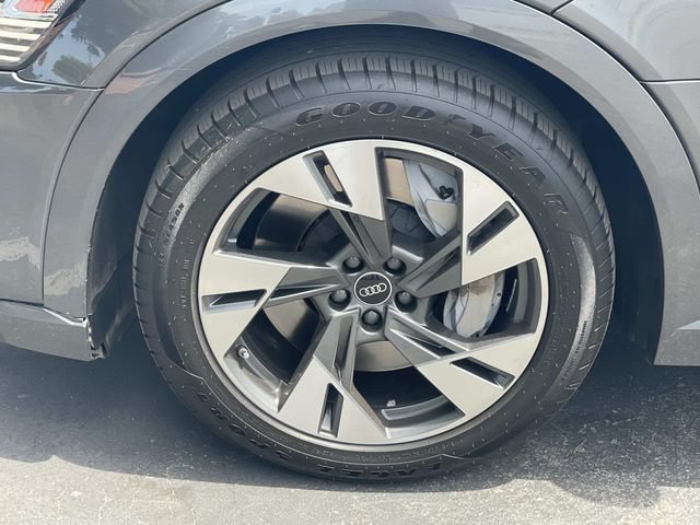 Used 2022 Audi e-tron Premium AWD/4WD image 38