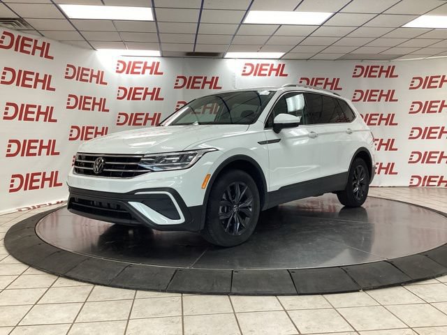 Used 2024 Volkswagen Tiguan SE AWD/4WD image 3