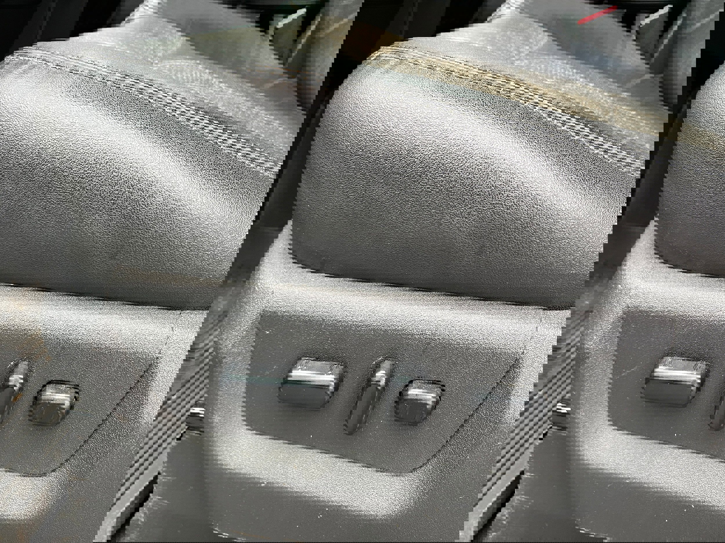 Used 2011 Ford F350 Lariat w/ Lariat Interior Pkg image 12