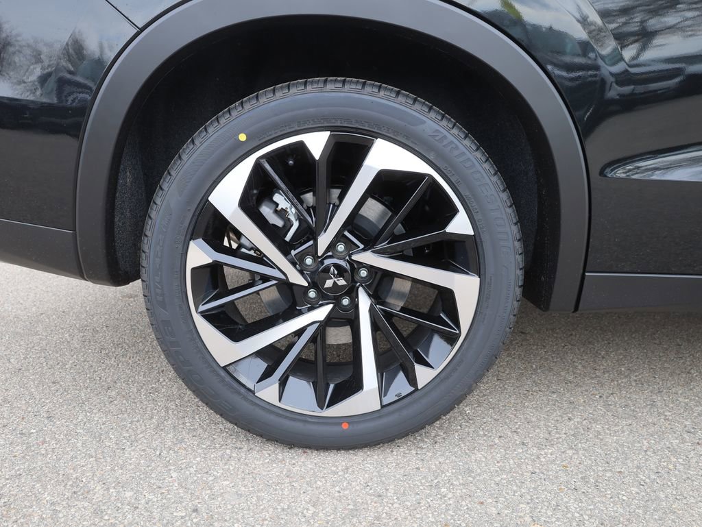 New 2025 Mitsubishi Outlander SE image 11