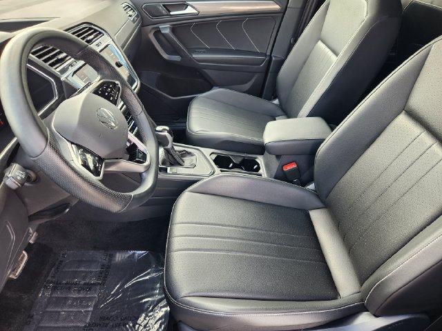 Used 2024 Volkswagen Tiguan SE R-Line FWD image 4