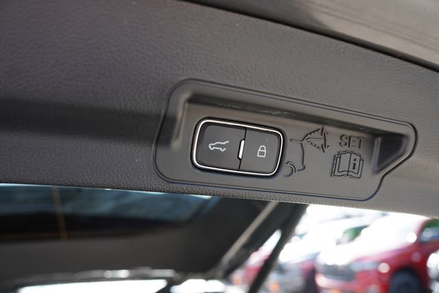 Used 2025 Ford Explorer ST-Line w/ ST-Line Street Pack AWD/4WD image 23