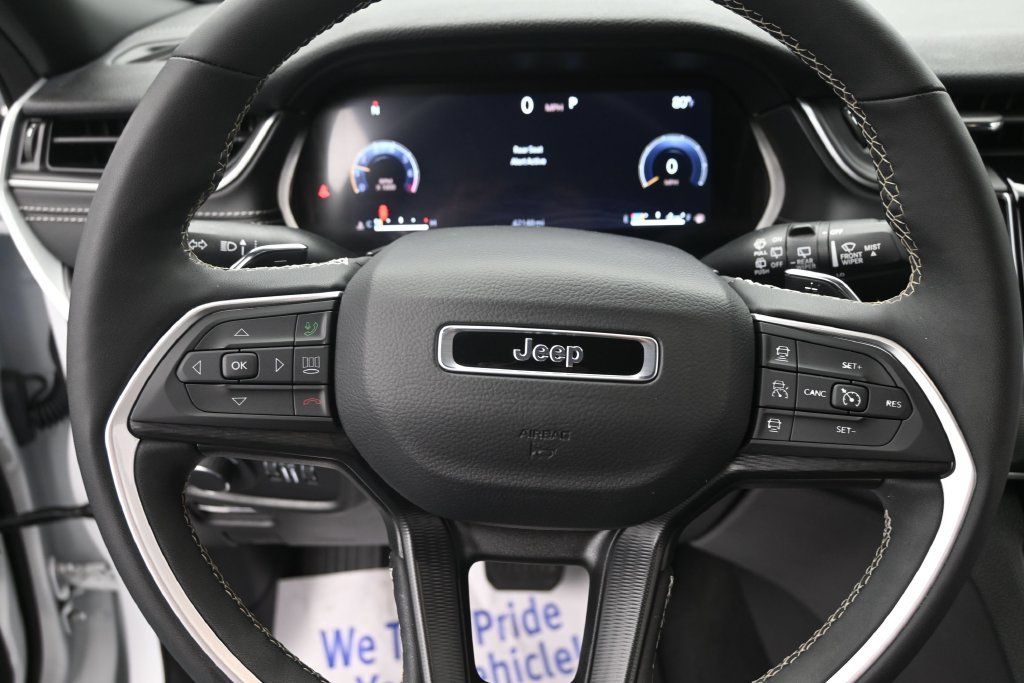 Used 2025 Jeep Grand Cherokee L Laredo w/ Luxury Tech Group I AWD/4WD image 31