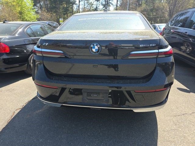 Used 2025 BMW i7 eDrive50 w/ Premium Package image 8