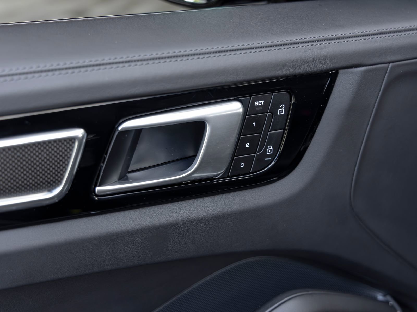 Certified 2023 Porsche Cayenne Turbo AWD/4WD image 22