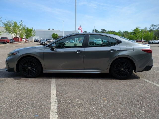 Used 2025 Toyota Camry SE w/ Convenience Package image 7