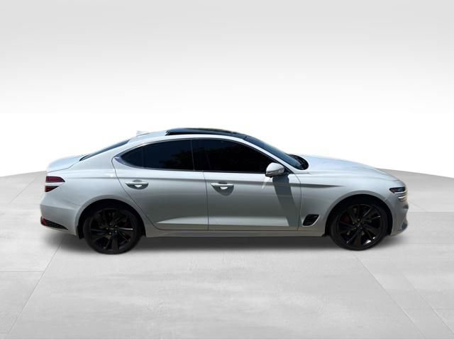 Used 2022 Genesis G70 3.3T RWD image 2