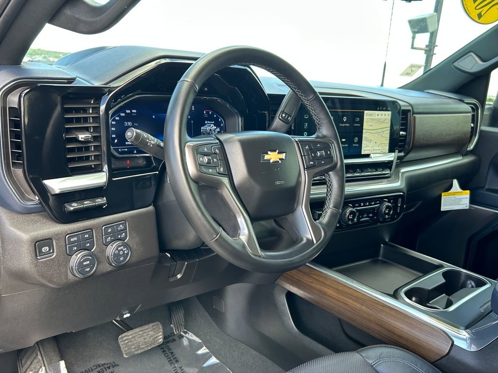 Used 2025 Chevrolet Silverado 3500 High Country w/ High Country Premium Package AWD/4WD image 7
