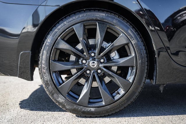 Used 2022 Nissan Maxima SR w/ Sport Mat Group image 17