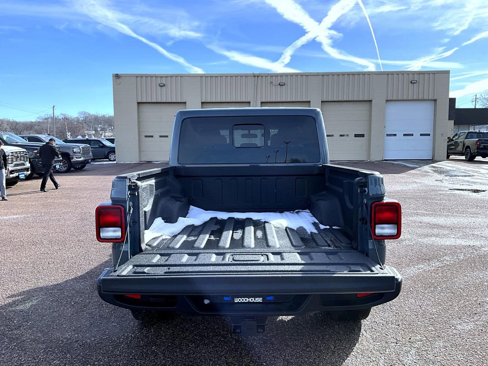 Used 2025 Jeep Gladiator Mojave AWD/4WD image 9