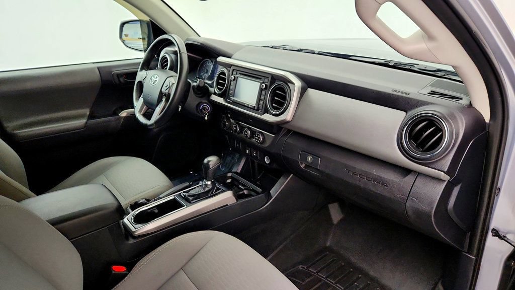 Used 2019 Toyota Tacoma SR5 AWD/4WD image 23