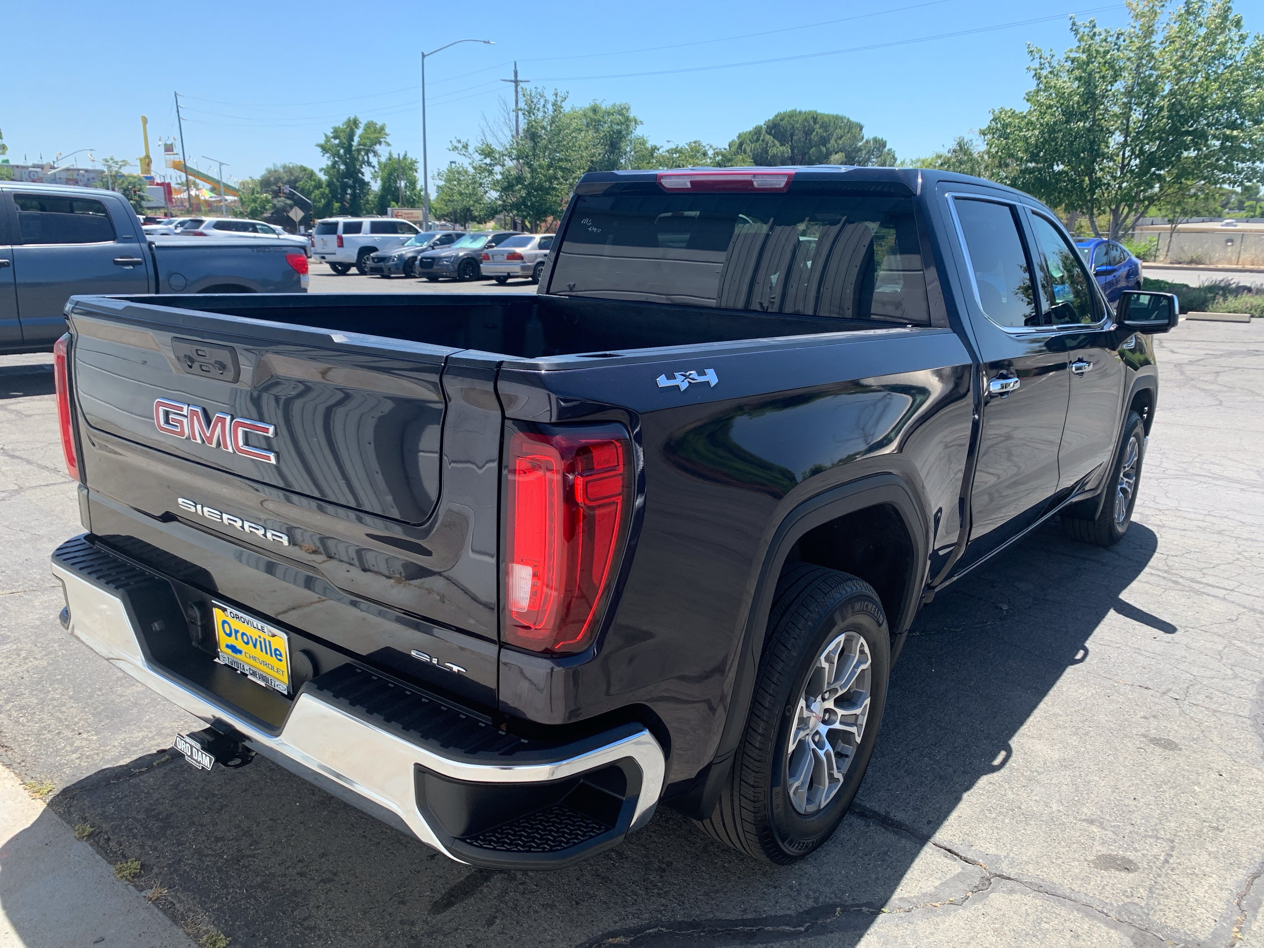 Used 2025 GMC Sierra 1500 SLT AWD/4WD image 3