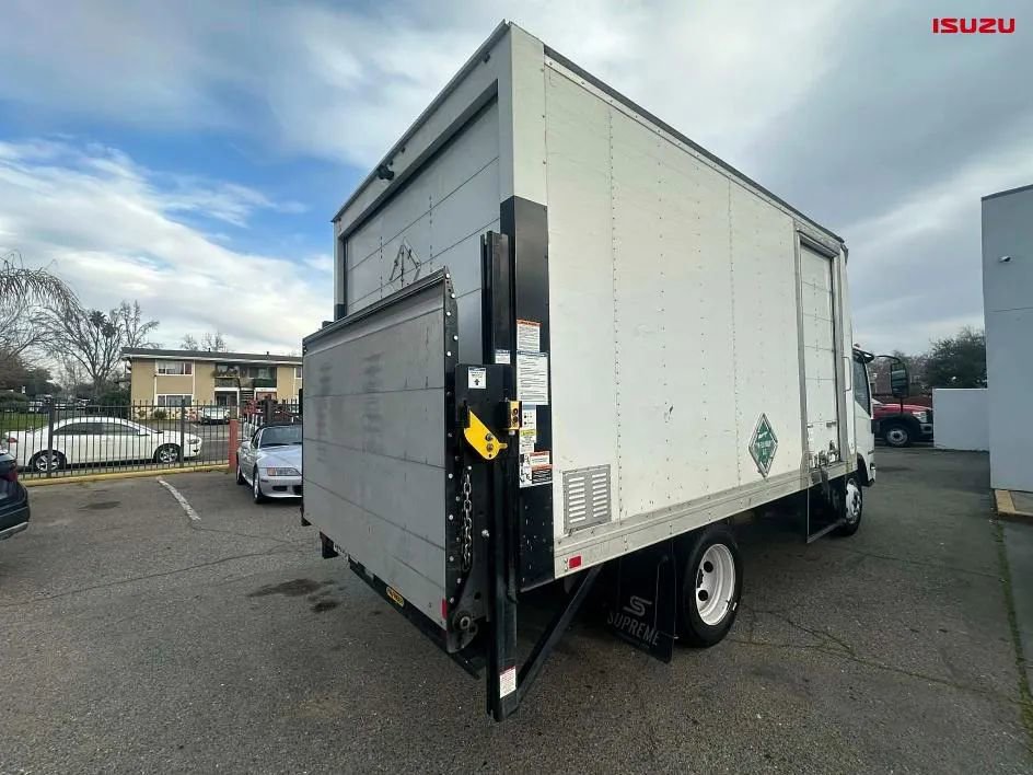 Used 2020 Isuzu NPR image 4