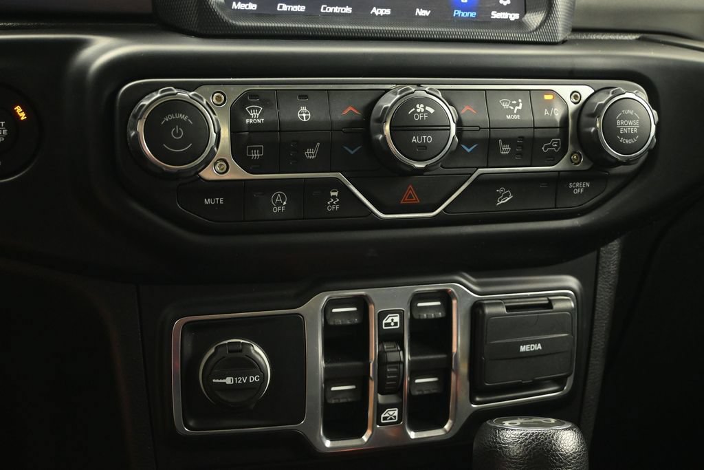 Used 2020 Jeep Wrangler Unlimited Sahara w/ Dual Top Group AWD/4WD image 22