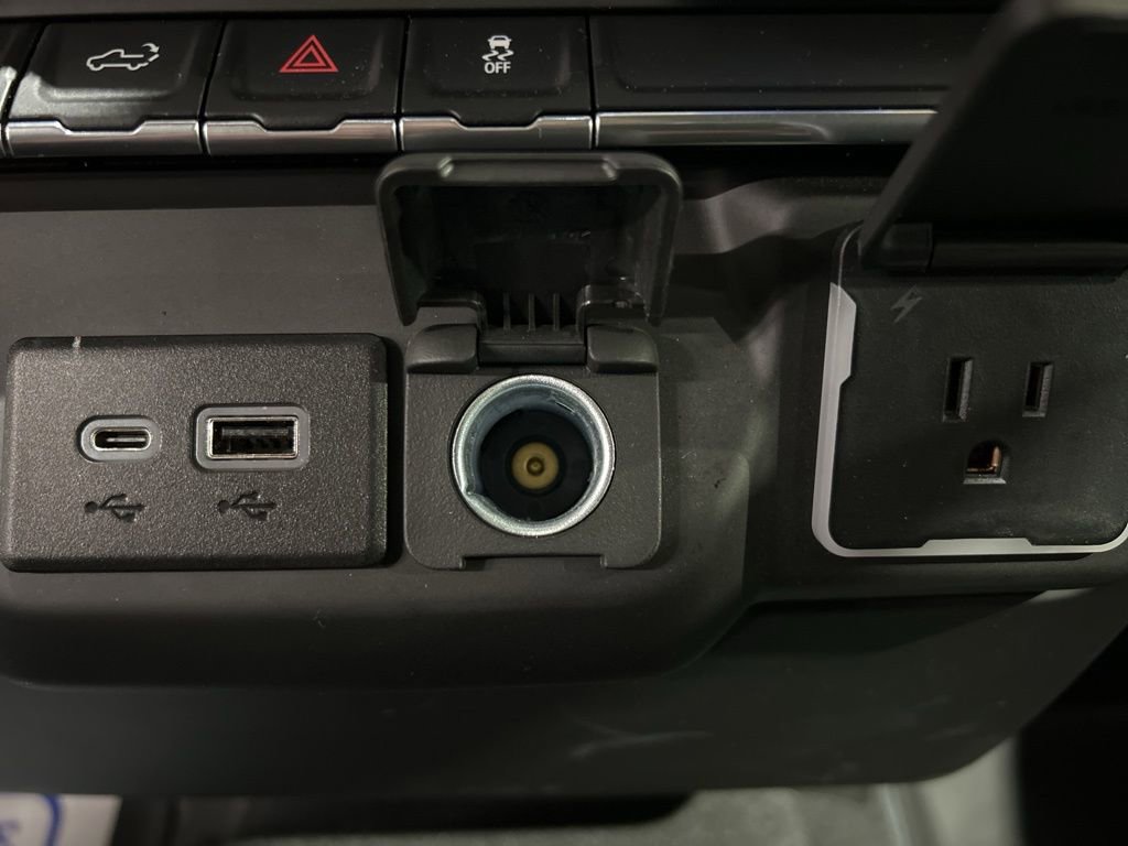 Used 2023 Chevrolet Silverado 1500 Custom image 28