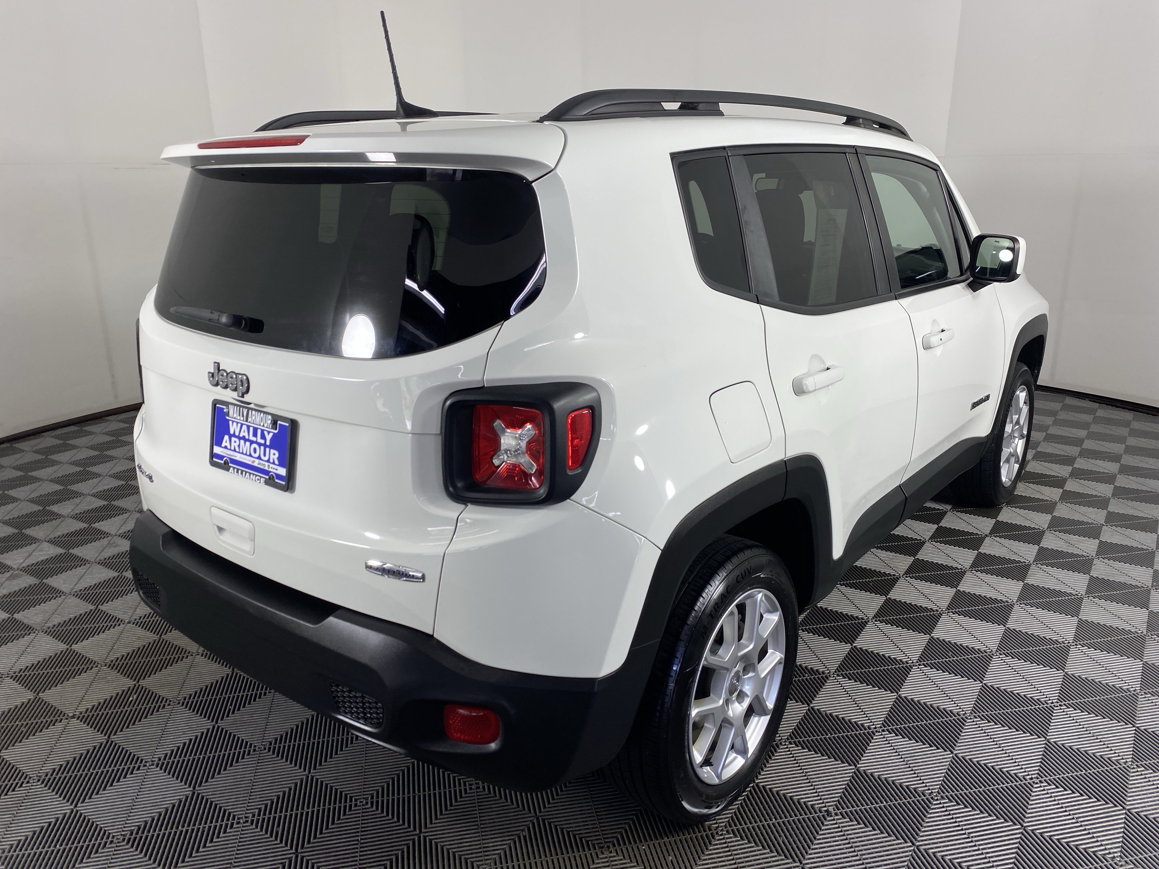 Used 2020 Jeep Renegade Latitude w/ Cold Weather Group AWD/4WD image 7