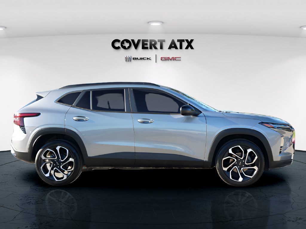 Used 2025 Chevrolet Trax RS w/ Driver Confidence Package FWD image 4