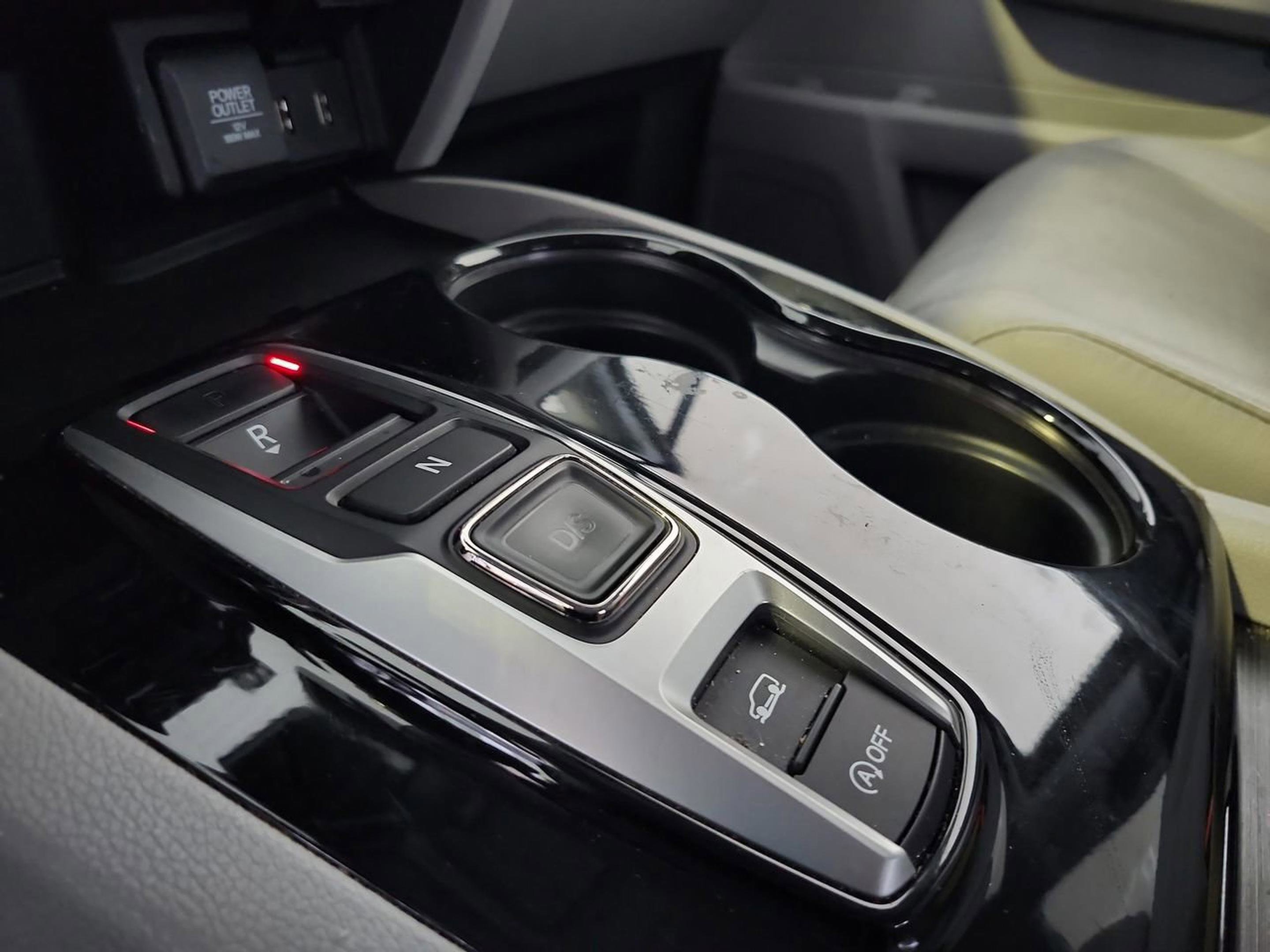 Used 2016 Honda Pilot Touring image 14