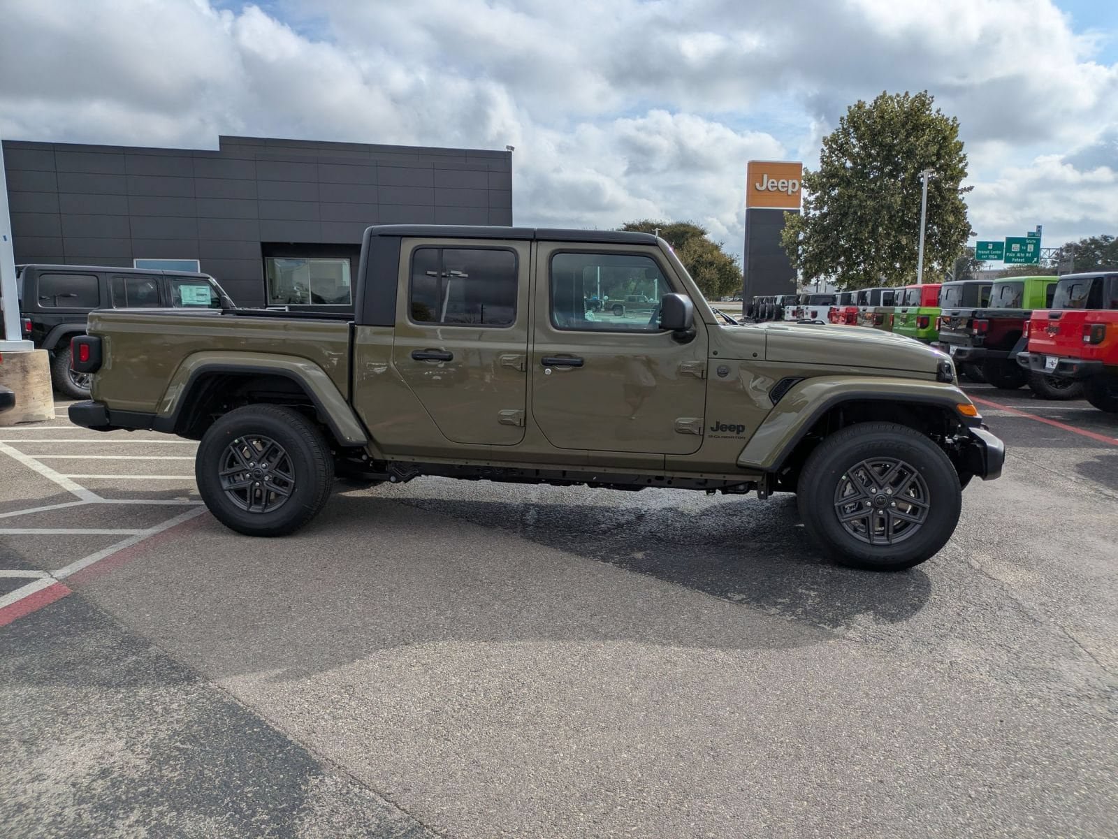 New 2025 Jeep Gladiator Sport AWD/4WD image 6