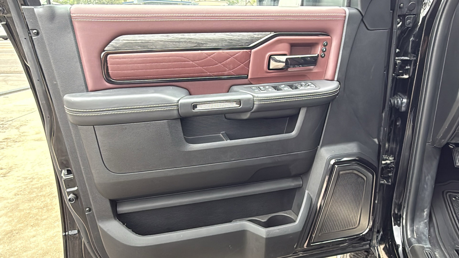 New 2025 RAM 2500 Limited AWD/4WD image 9