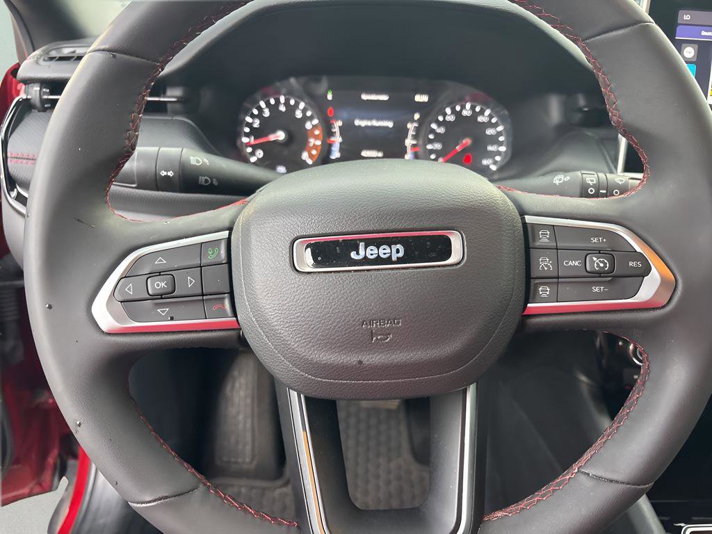 Used 2025 Jeep Compass Trailhawk AWD/4WD image 13
