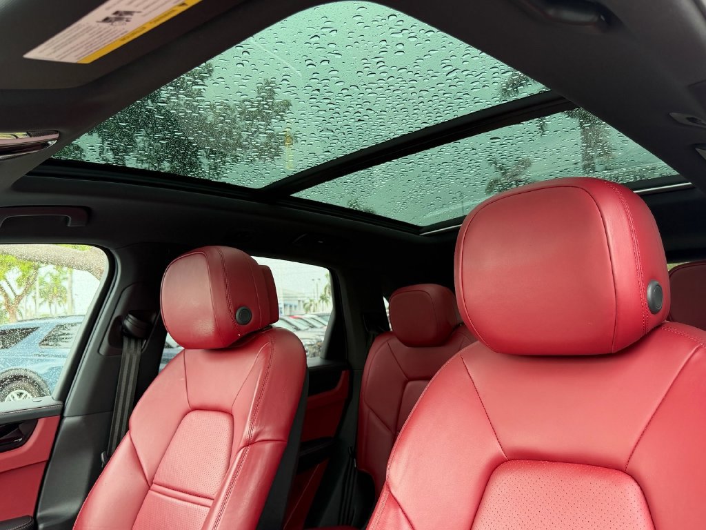 Used 2023 Porsche Cayenne w/ Premium Package AWD/4WD image 26
