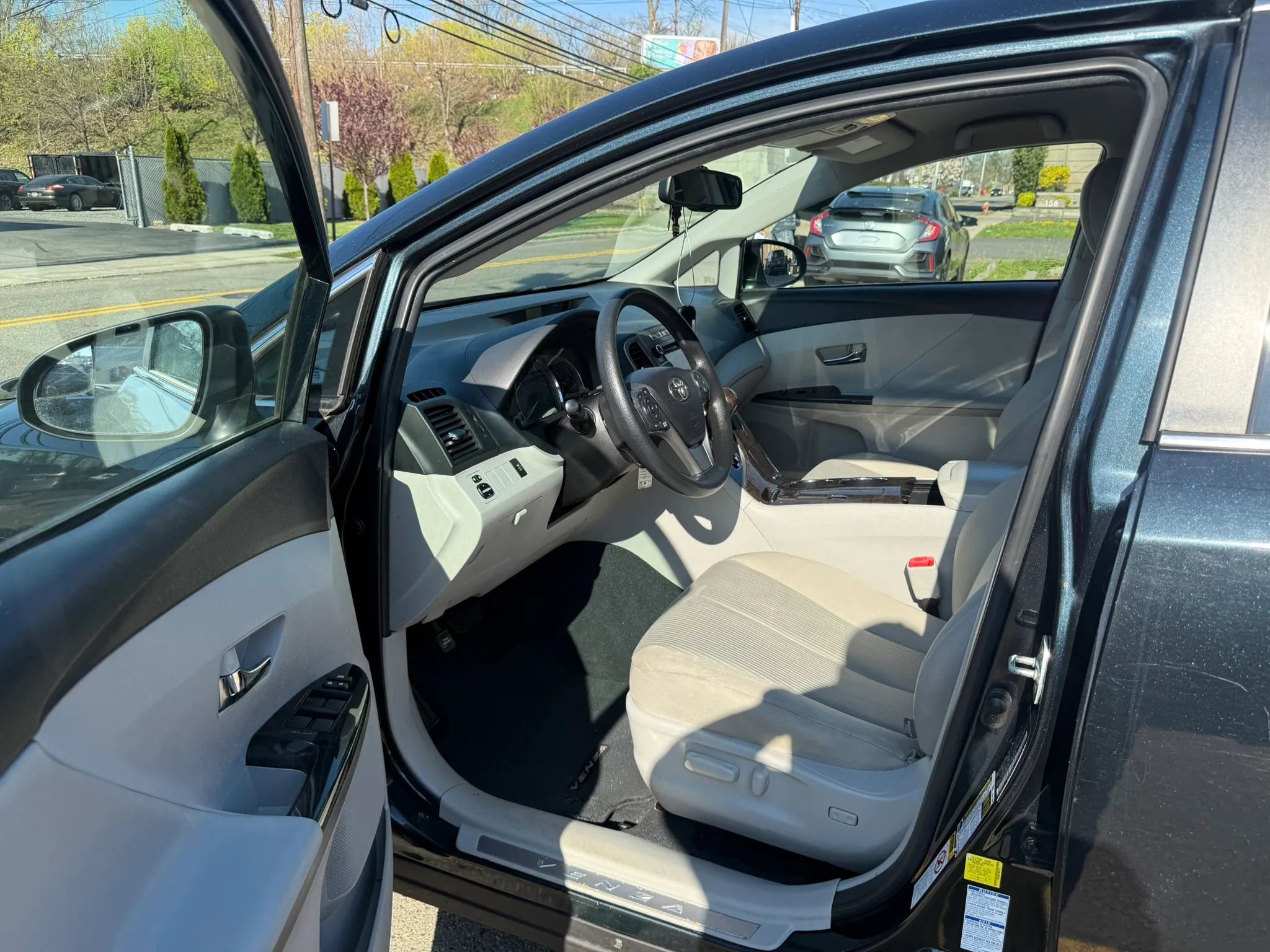 Used 2015 Toyota Venza LE AWD/4WD image 23