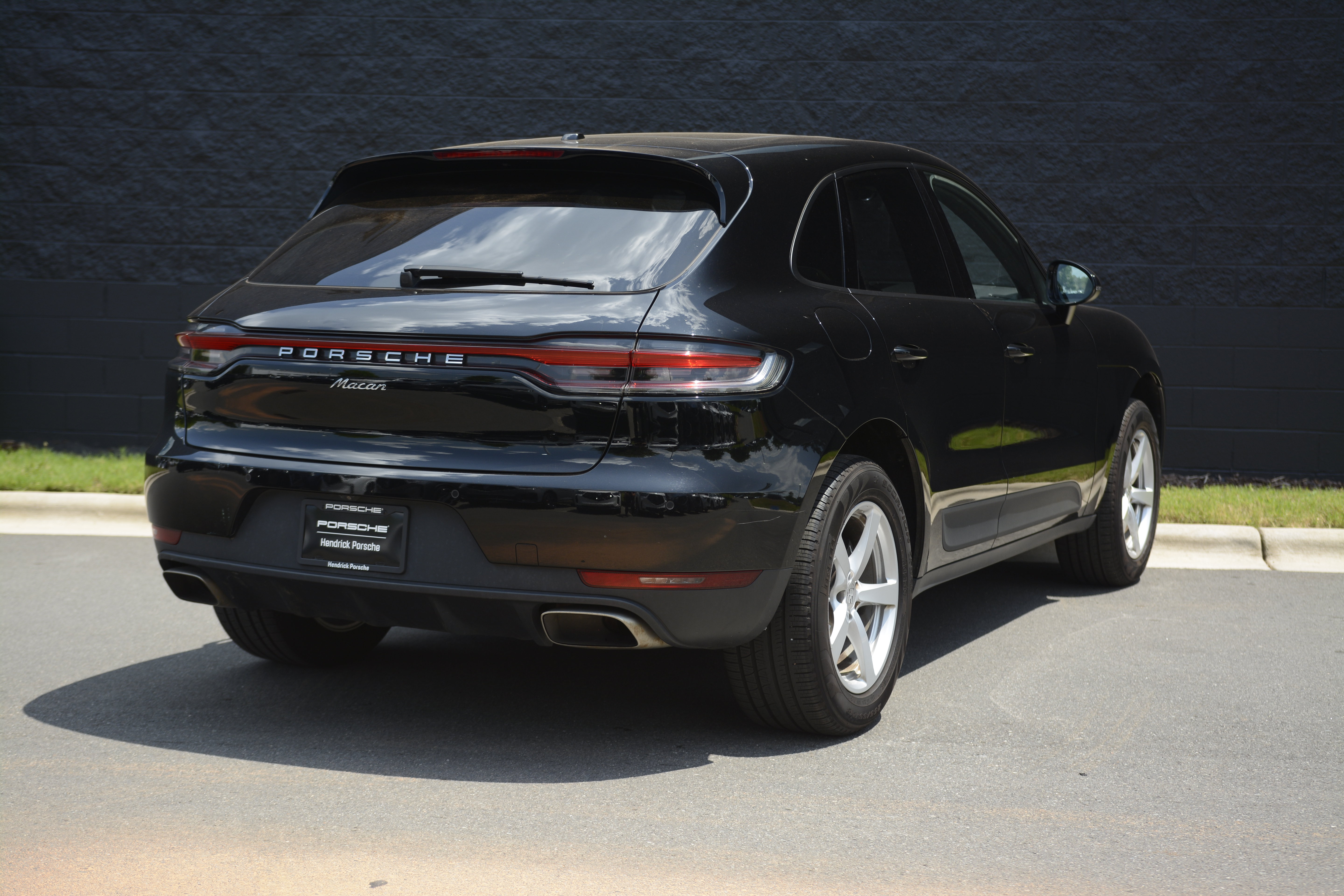 Certified 2019 Porsche Macan AWD/4WD image 7