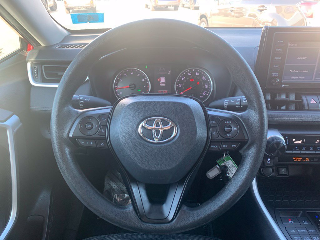 Used 2021 Toyota RAV4 LE AWD/4WD image 8
