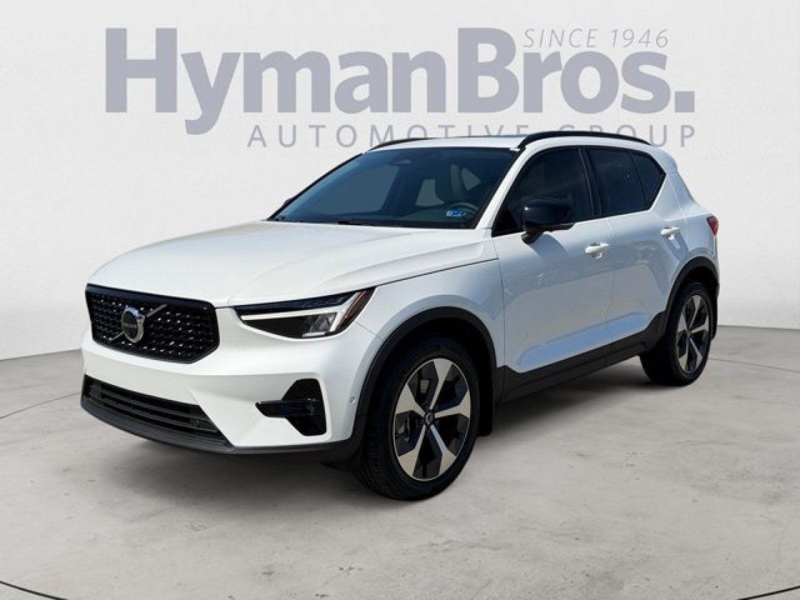 Used 2023 Volvo XC40 B5 Plus AWD/4WD image 7