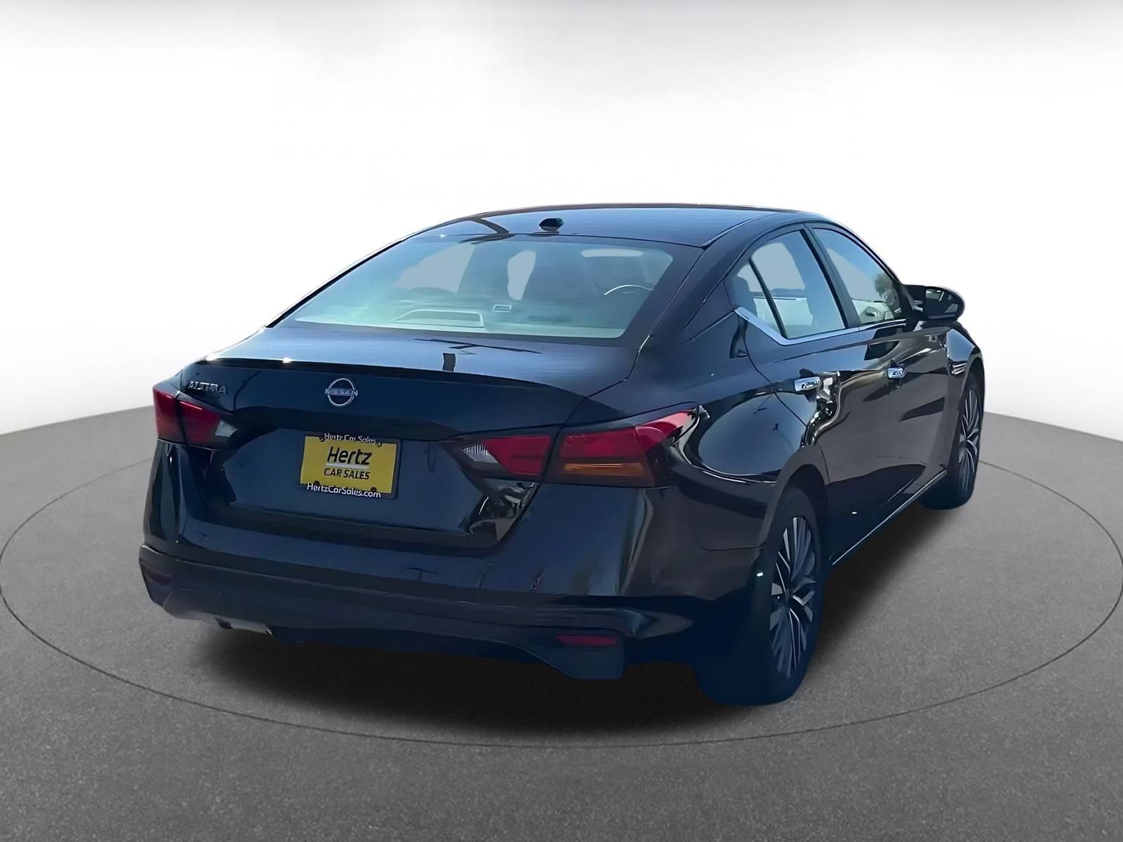 Used 2025 Nissan Altima 2.5 SV FWD image 13
