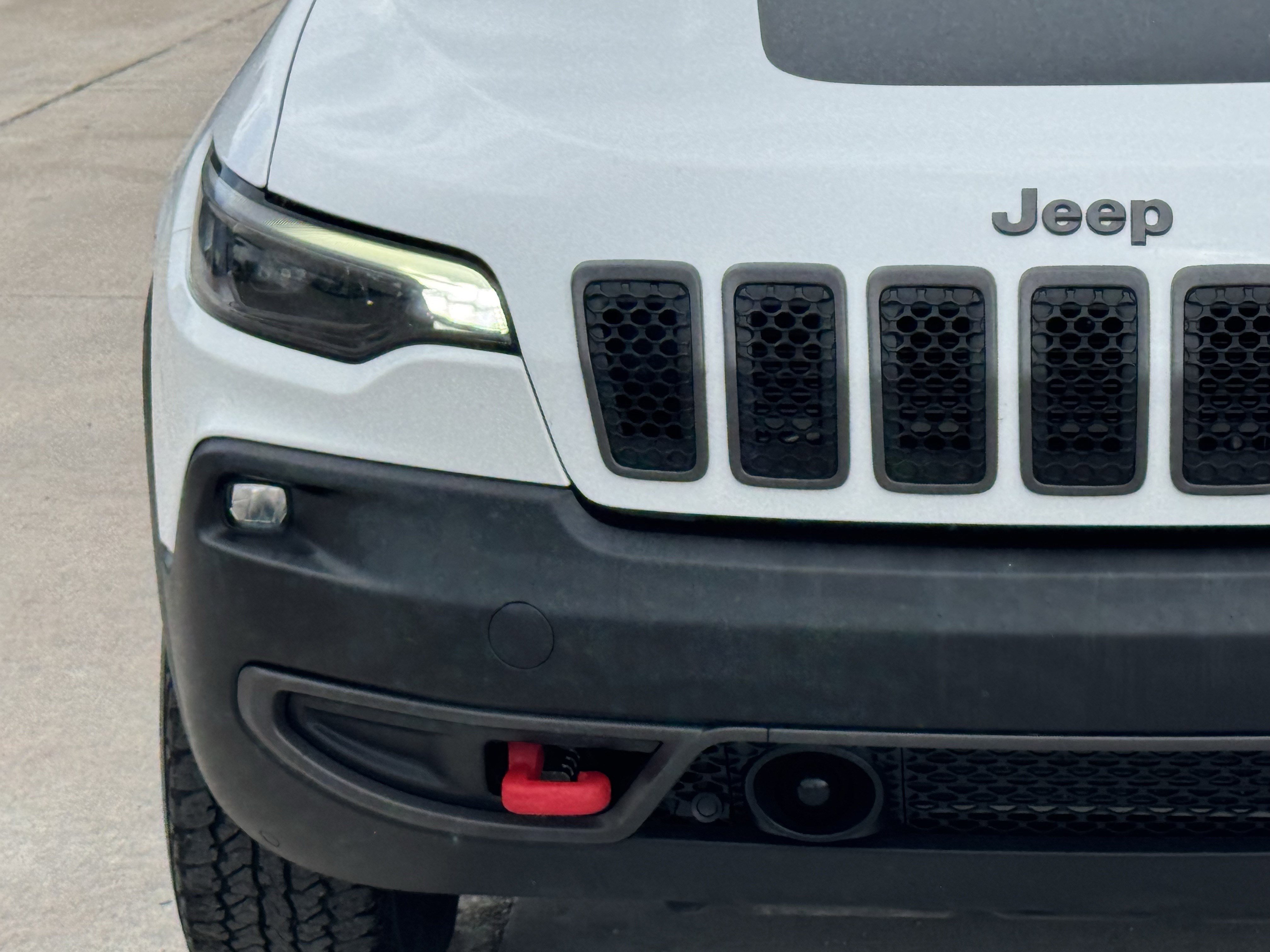 Used 2022 Jeep Cherokee Trailhawk w/ Comfort/Convenience Group AWD/4WD image 6