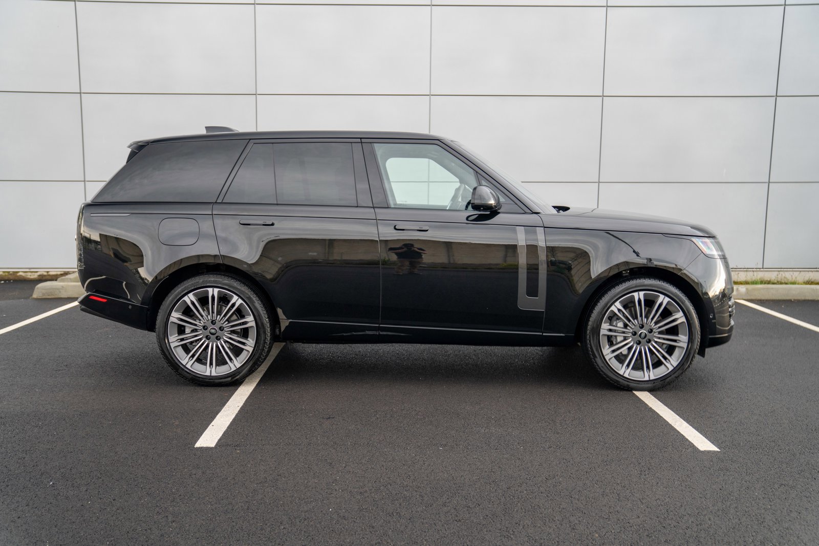 Used 2023 Land Rover Range Rover SE image 8