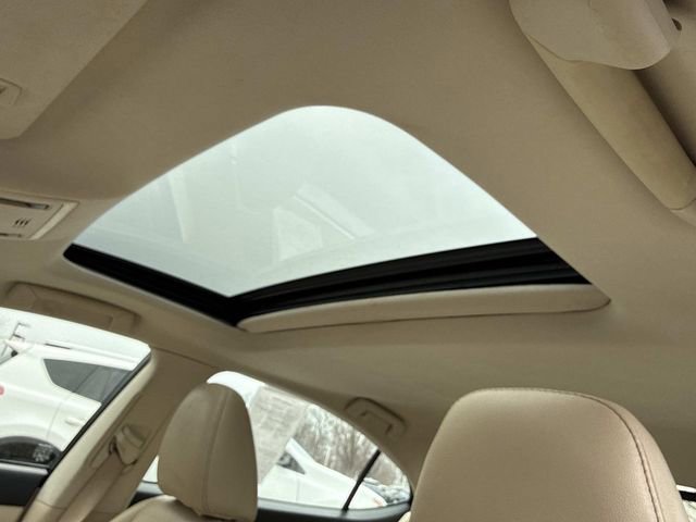 Used 2013 Lexus ES 300h w/ Luxury Pkg image 16