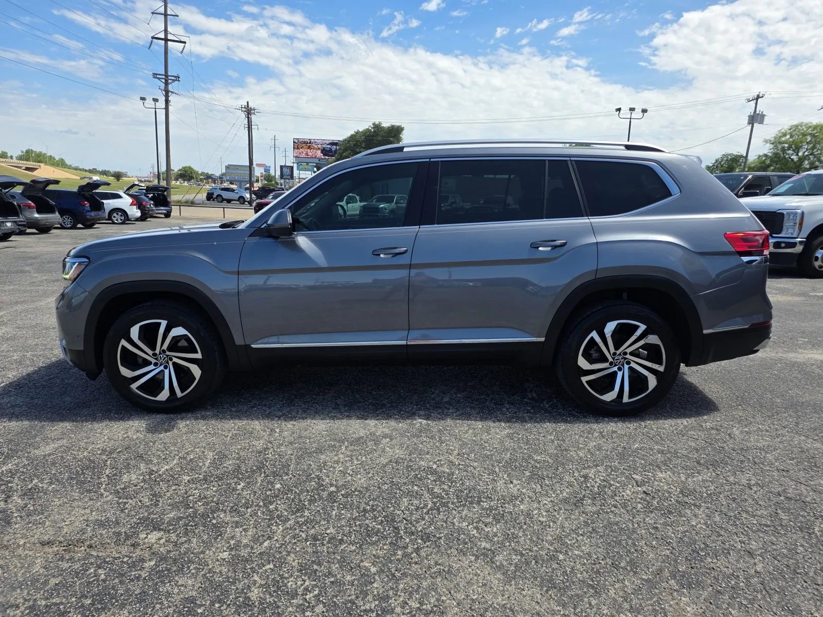 Used 2021 Volkswagen Atlas SEL Premium AWD/4WD image 4