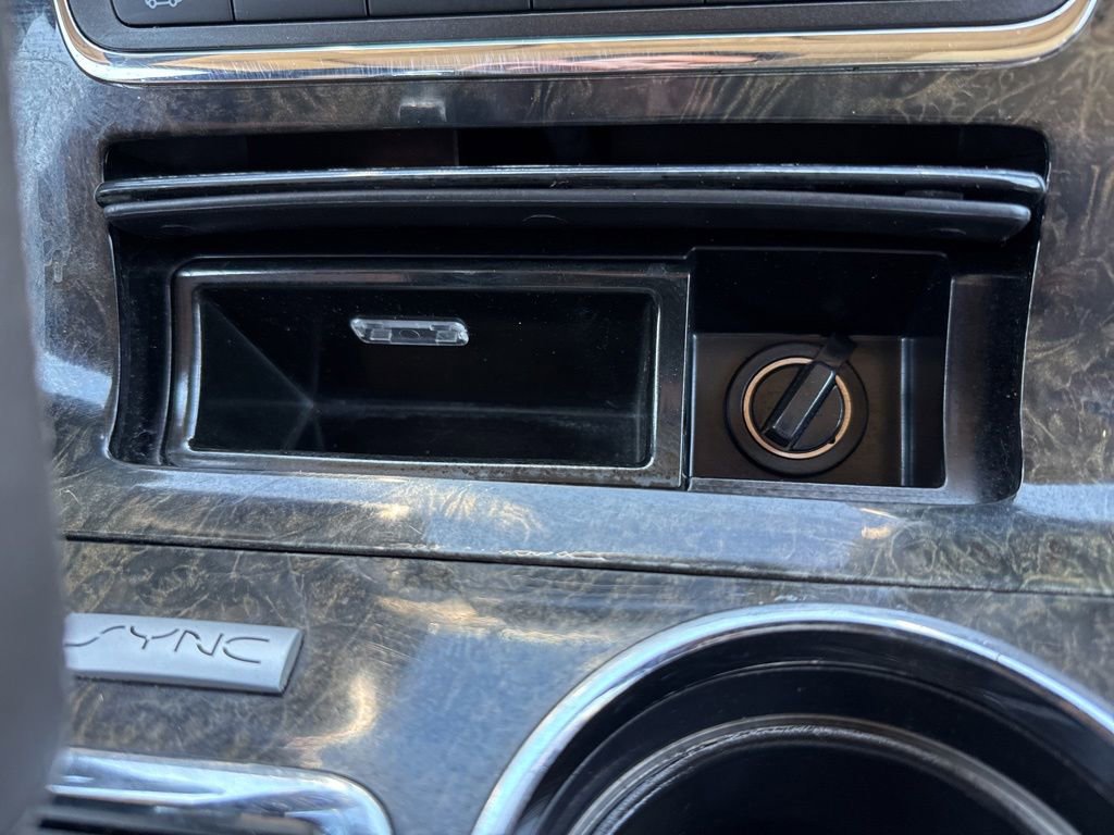 Used 2016 Lincoln Navigator Select AWD/4WD image 32