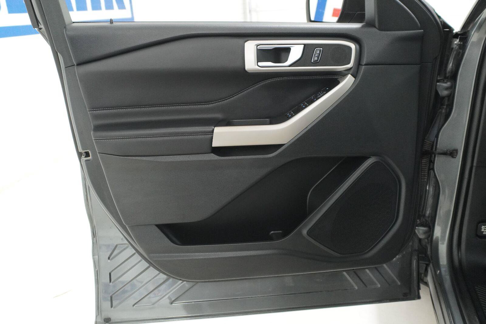 Used 2023 Ford Explorer XLT RWD image 22