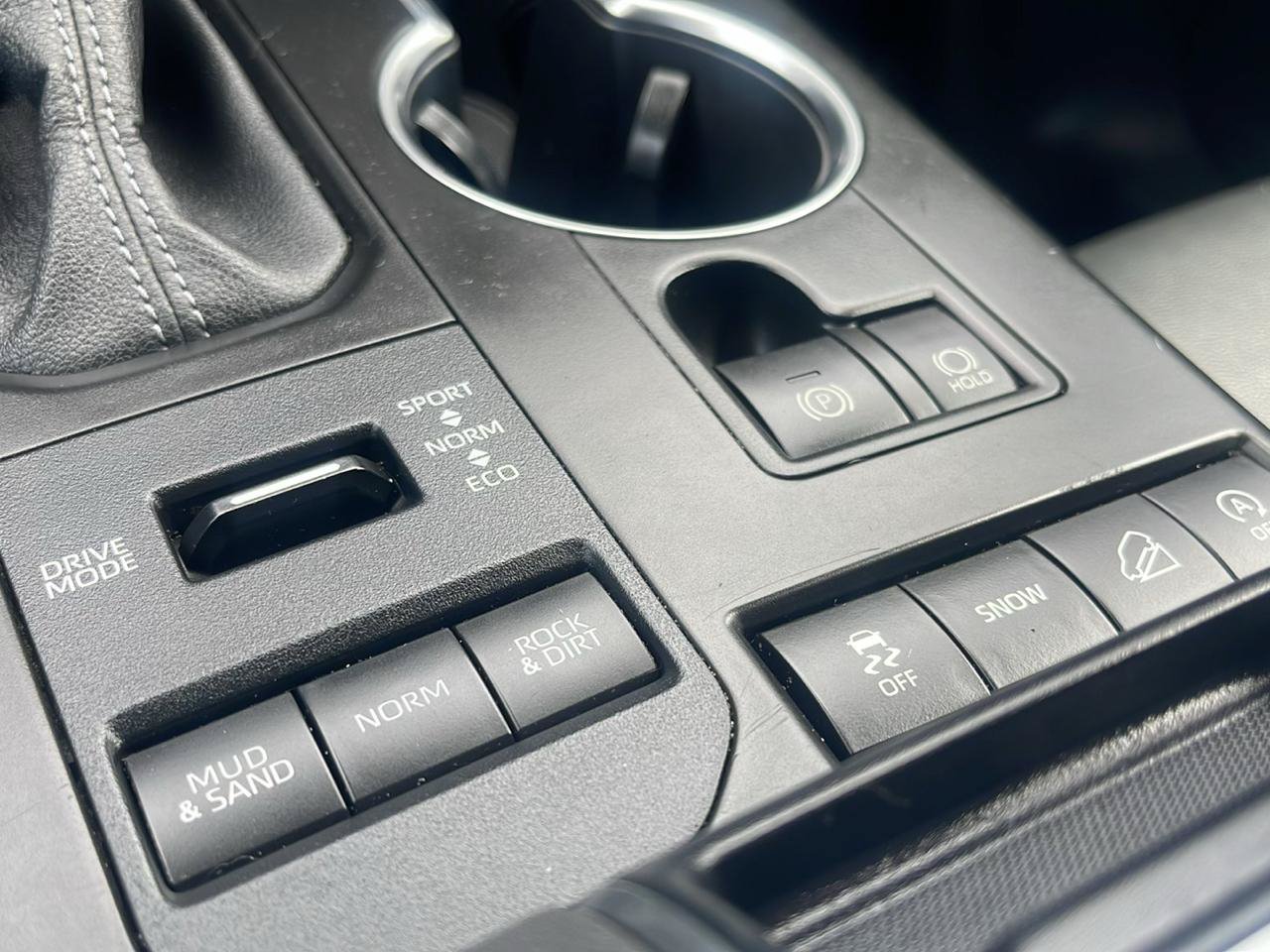 Used 2022 Toyota Highlander XLE AWD/4WD image 15