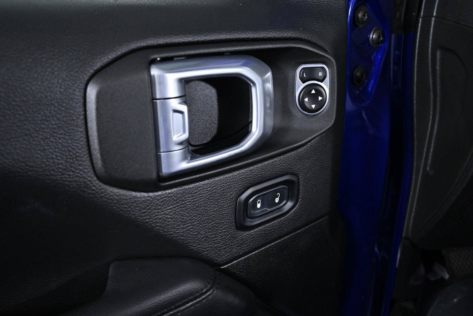 Used 2020 Jeep Wrangler Unlimited Sahara AWD/4WD image 27