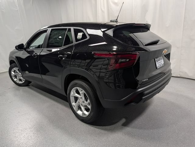 New 2026 Chevrolet Trax LS w/ LS Convenience Package FWD image 5