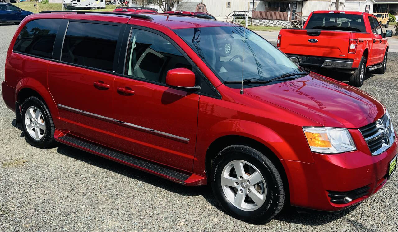 Used 2009 Dodge Grand Caravan SXT image 13
