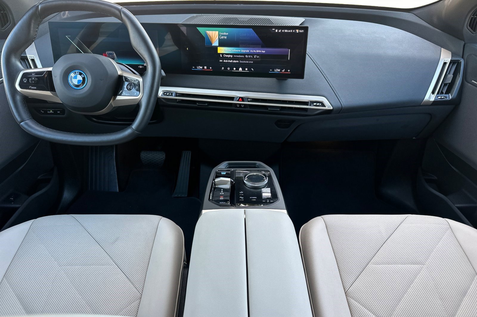 Used 2025 BMW iX xDrive50 image 17