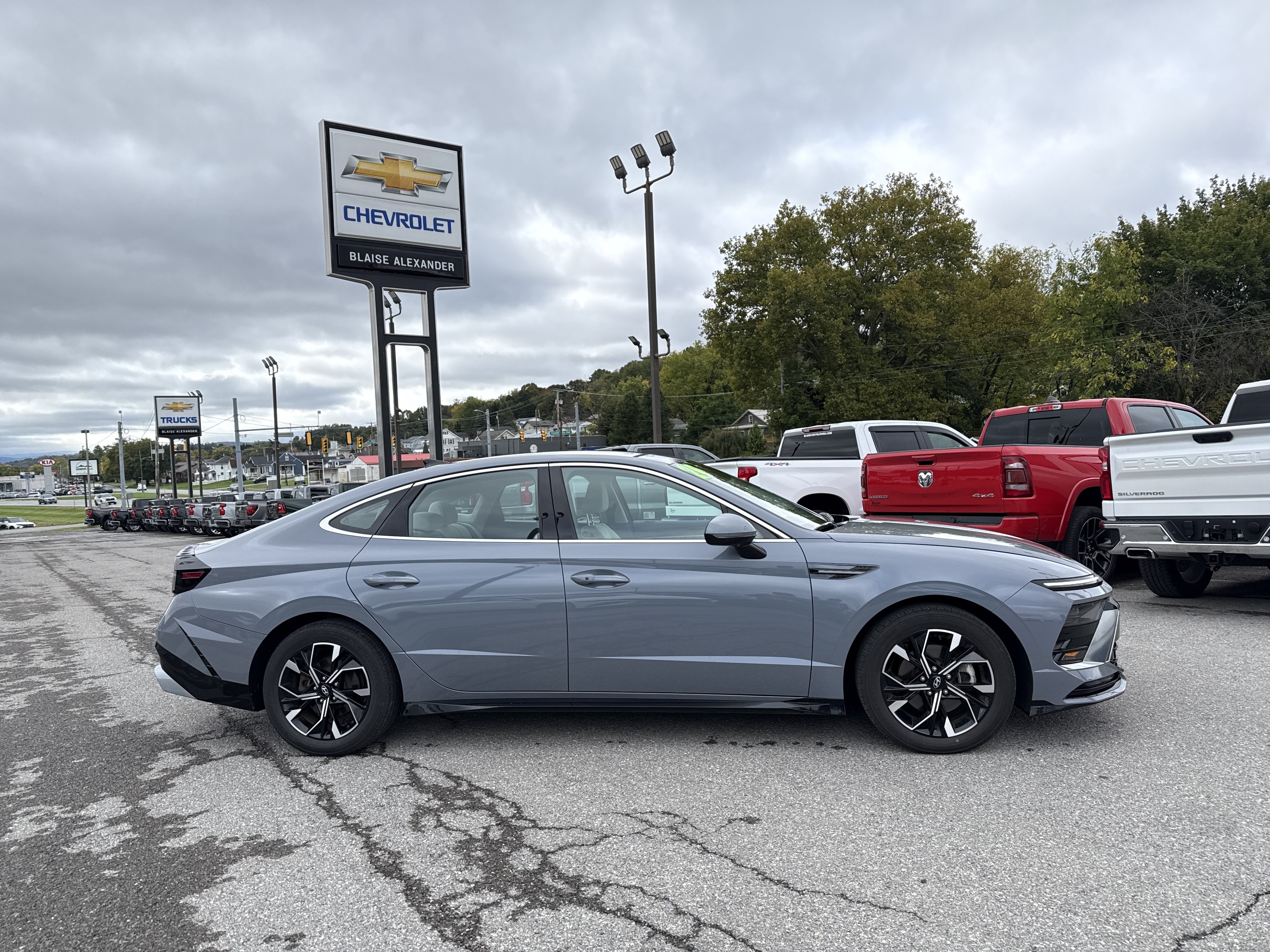 Used 2024 Hyundai Sonata SEL AWD/4WD image 2