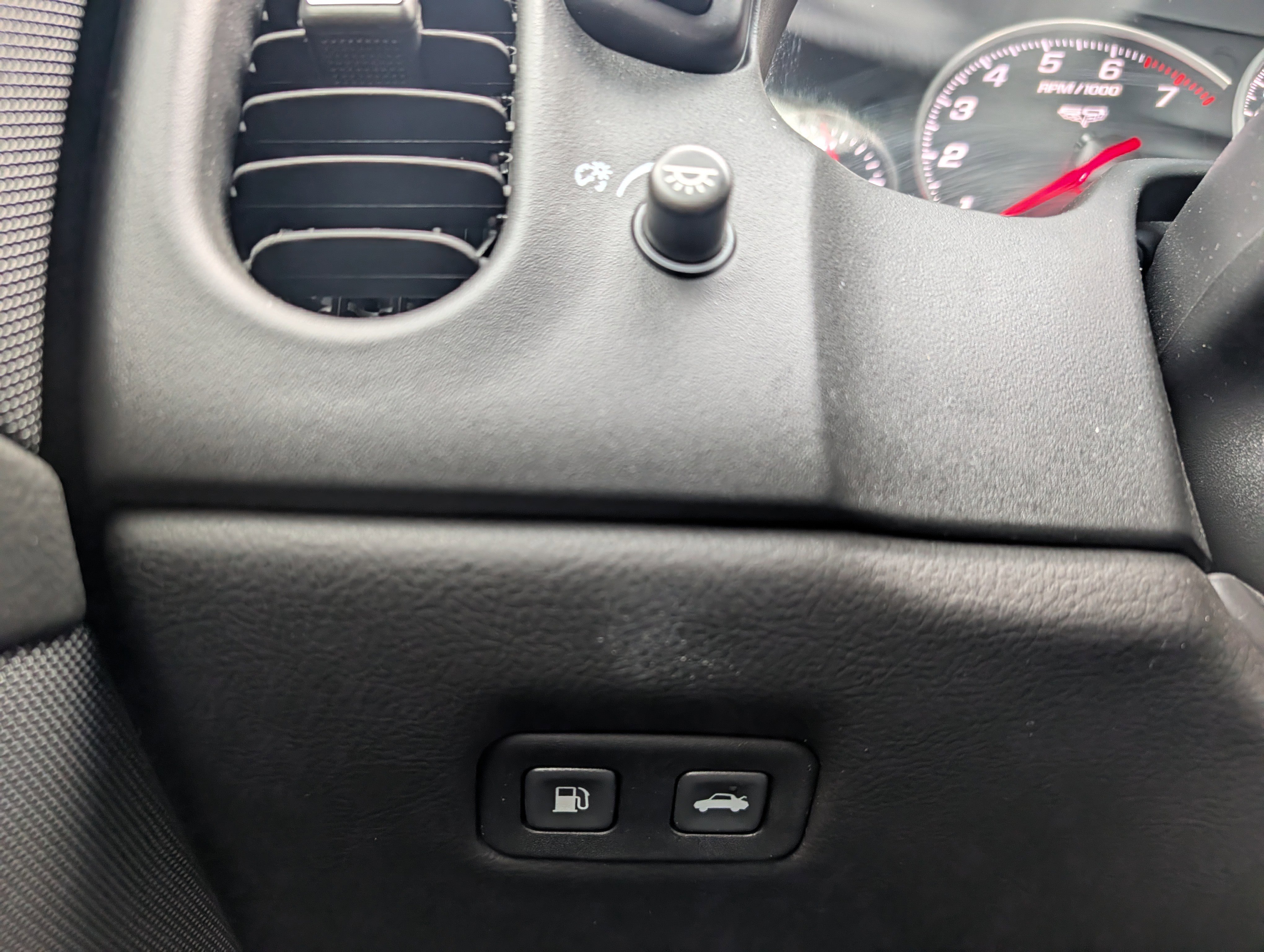 Used 2013 Chevrolet Corvette Coupe RWD image 30