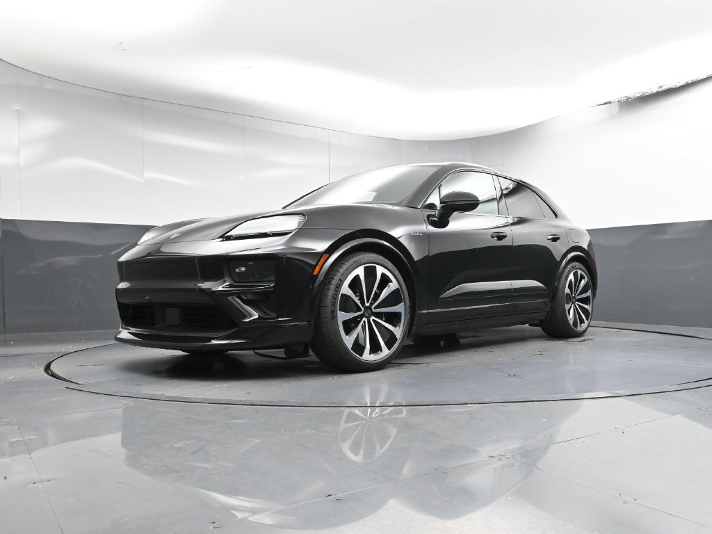Certified 2025 Porsche Macan Turbo Electric AWD/4WD image 30