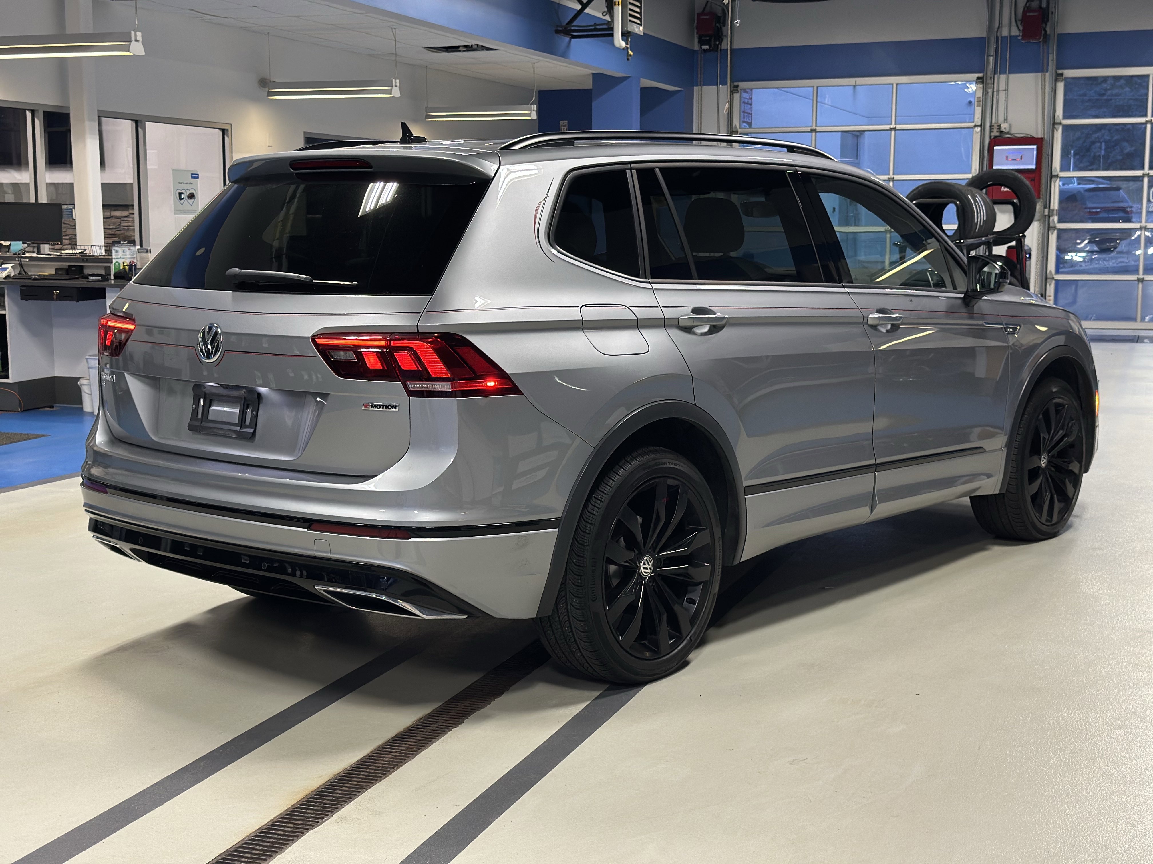 Used 2021 Volkswagen Tiguan SE R-Line image 5