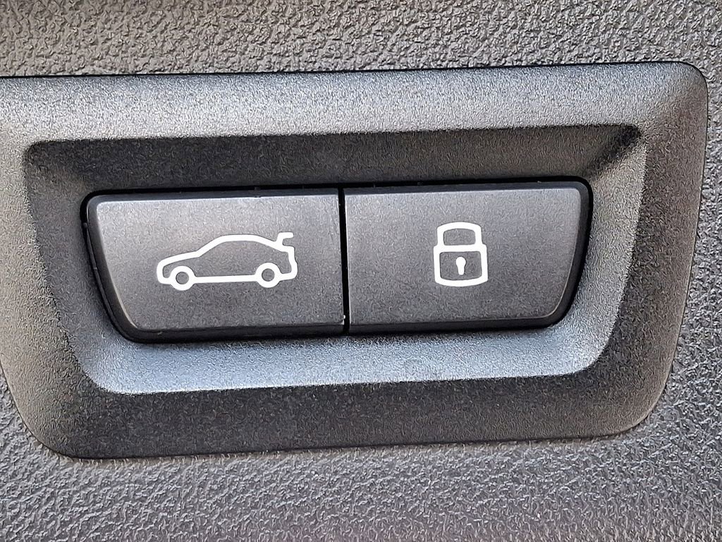 Used 2025 BMW X7 xDrive40i w/ Premium Package image 30