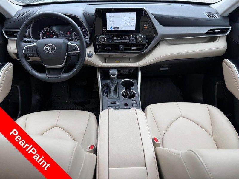Used 2023 Toyota Highlander XLE AWD/4WD image 14