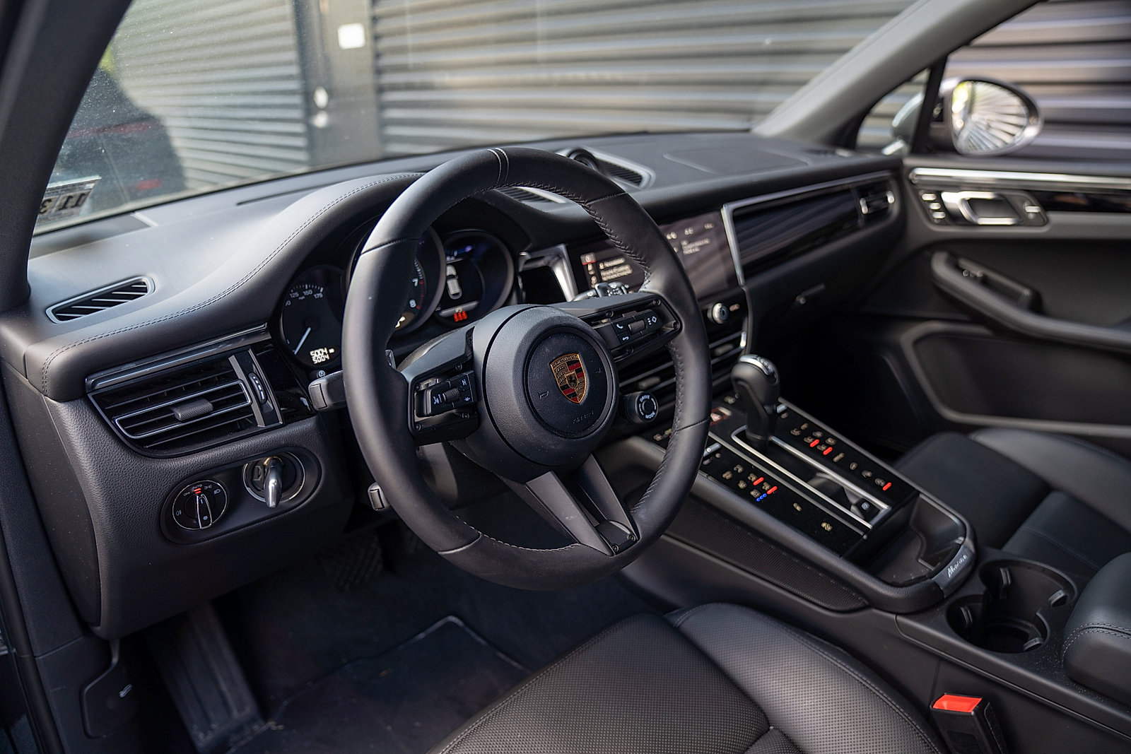 Certified 2026 Porsche Macan Turbo AWD/4WD image 4